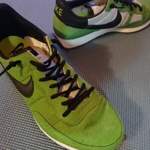 Nike Men's Green and Black Sneakers